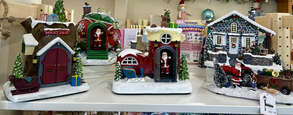 Santa w Tractor & Gifts LED