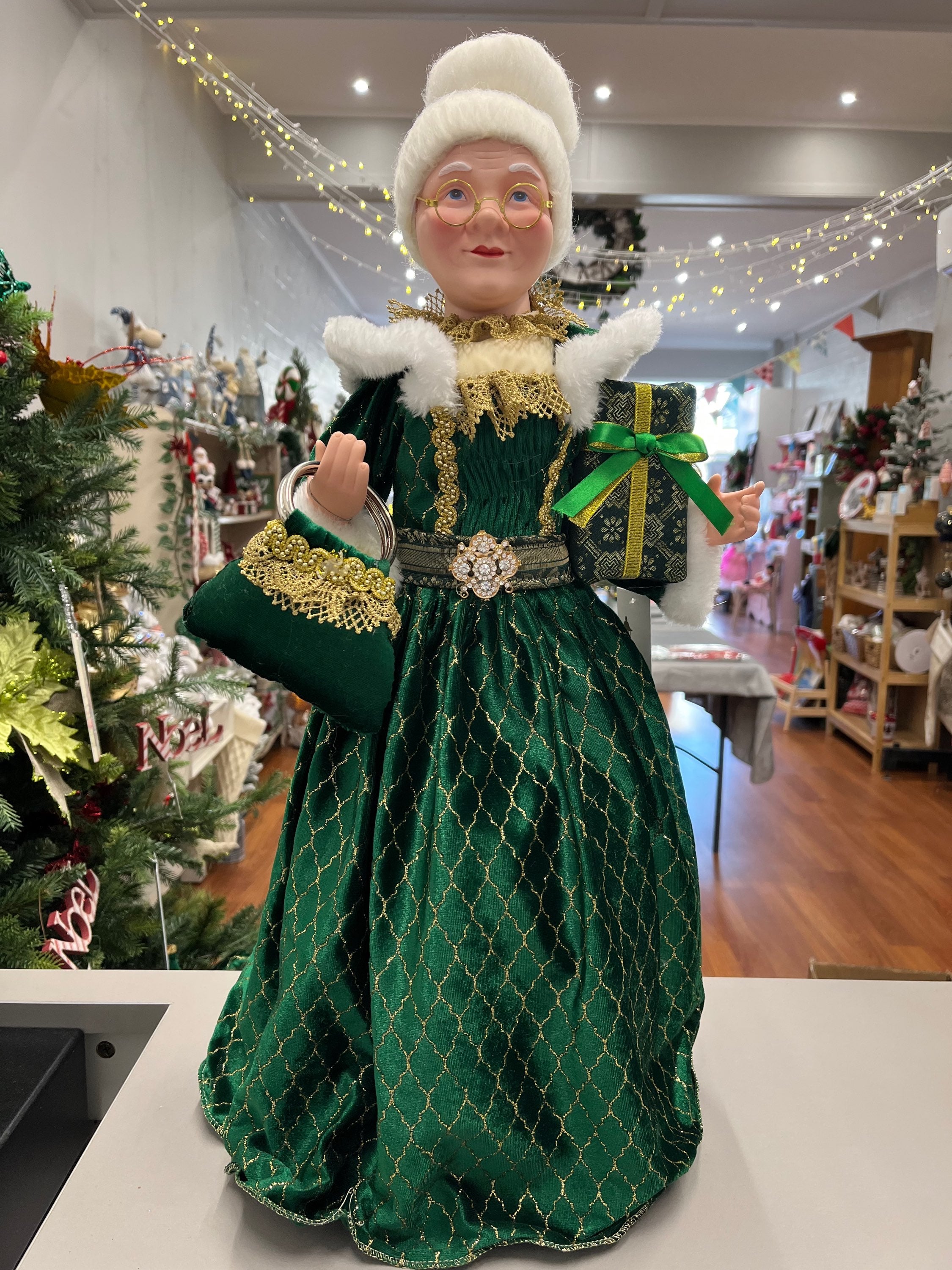 Mrs Claus (green) image 0