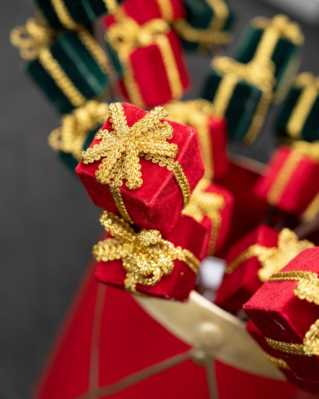 Red Velvet Present Pick